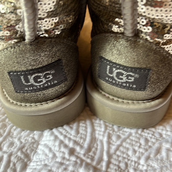 UGG Classic Short Sparkles Bootie Sequin Gold Size 6 - Picture 2 of 11